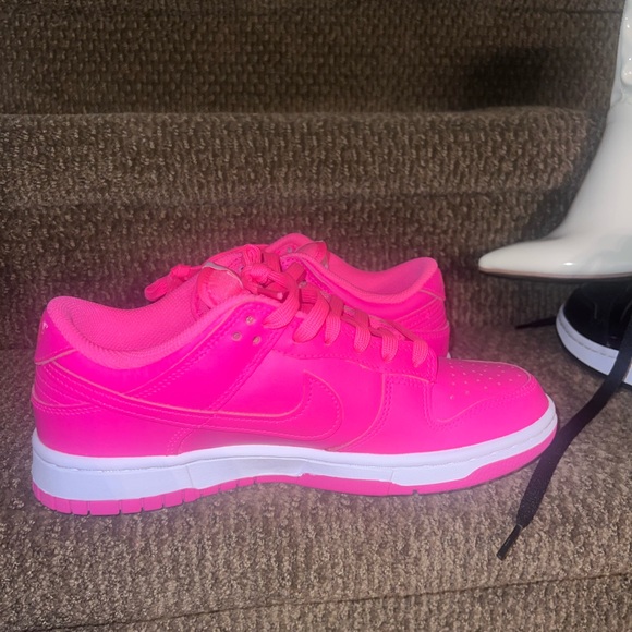 Hot pink Nike dunks - Picture 2 of 7